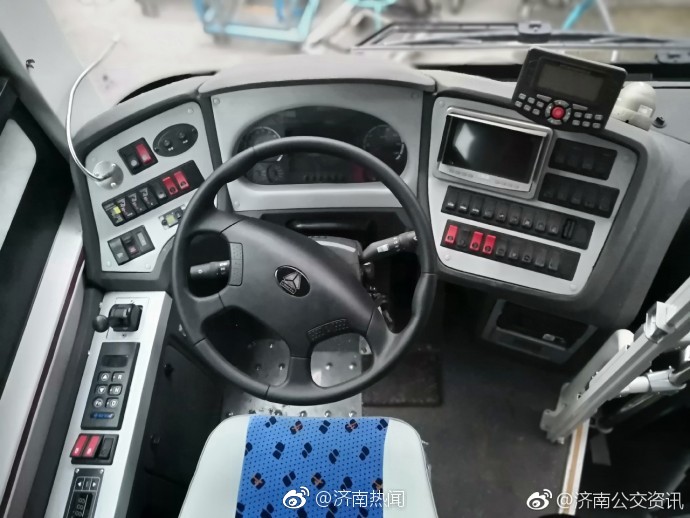 10米插电式气电混合动力公交车来啦!K51路即