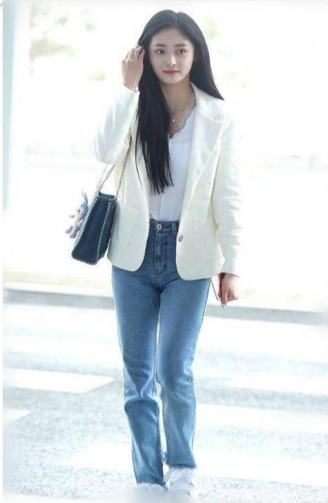 19岁周洁琼穿牛仔裤遇上20岁宋祖儿,网友:这就是差距啊