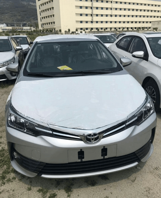 停车场偶遇上百台卡罗拉库存车, 4S店: 物美价