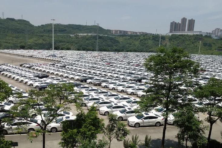 福特停车场几千台车蓄势待发，是太畅销还是卖不动？