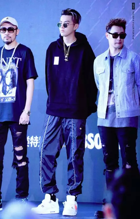 travisscott吴亦凡,travisscott女儿 从edc到travis scott,每个人都有双炸天的aj4|吴亦凡