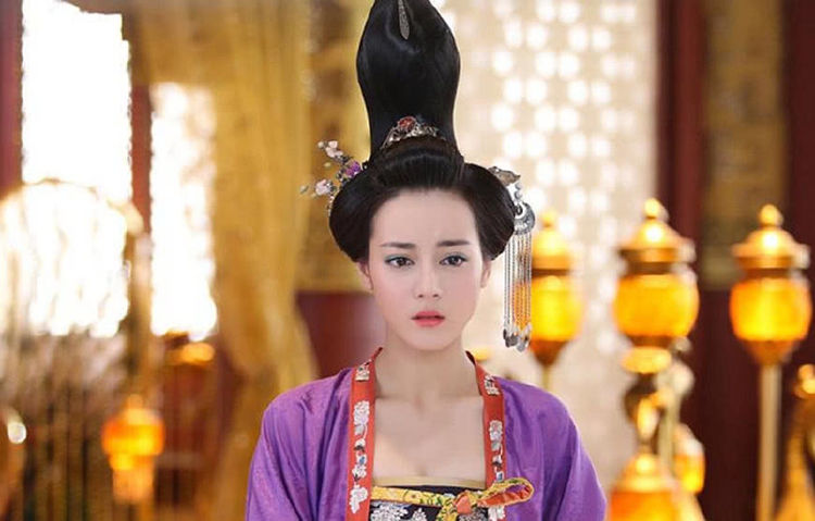 电视剧里的冲天髻,杨幂美如仙,热巴靠颜值支撑