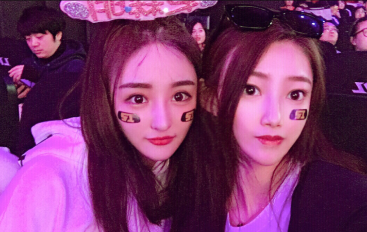 Uzi网红女友奥咪不堪压力开始删博,网友:早点生