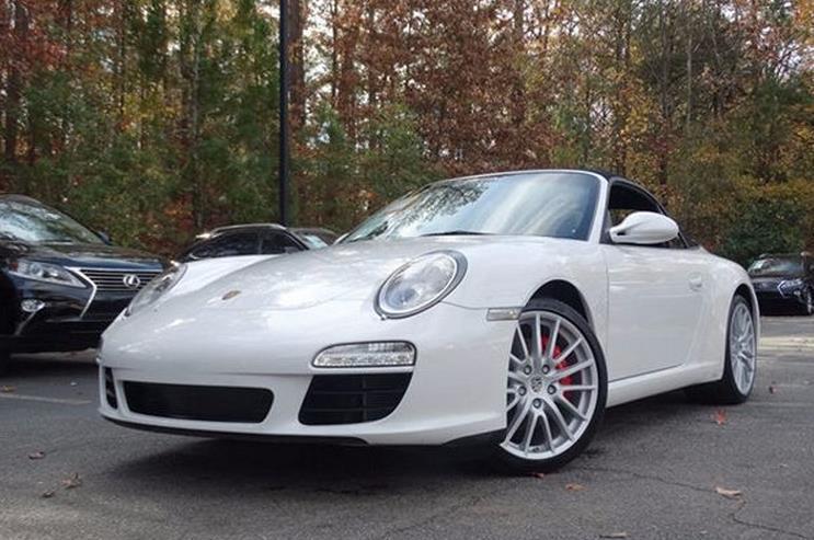 前排只有一张“龙椅”的保时捷911, 没有副驾驶, 车内仅三座位