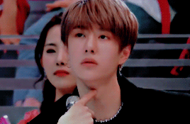 王一博:生活不易多才多艺 女团节目中脱颖而出的全民