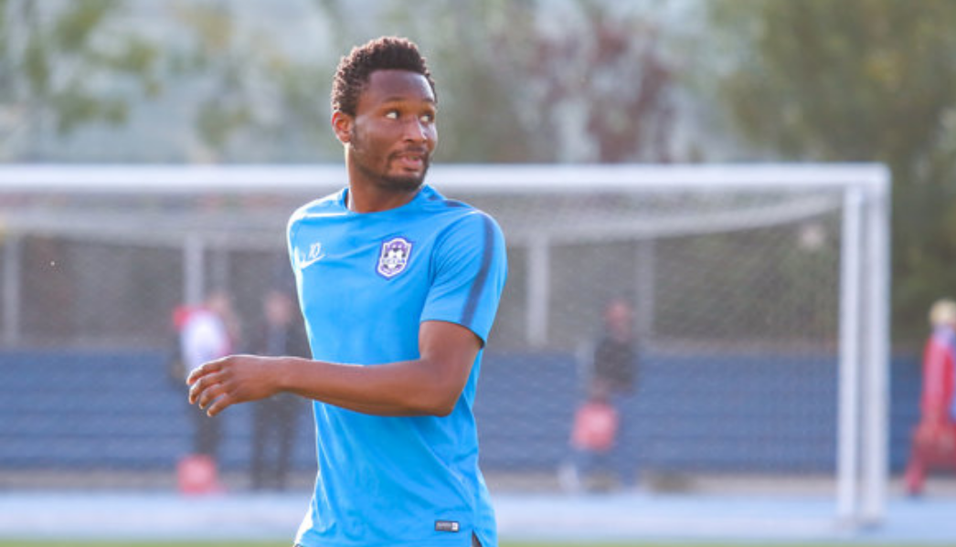 施蒂利克带领天津泰达球员积极训练,备战接下