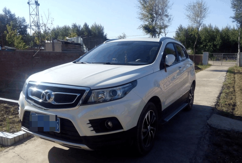 大舅让我买五菱宏光, 我却咬牙加钱买了这车, 村长以为这车几十万