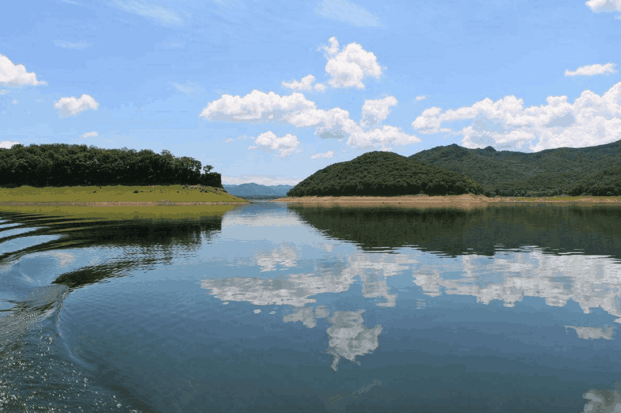松花江三湖,湖面清净风景宜人,是夏季游玩避暑的圣地