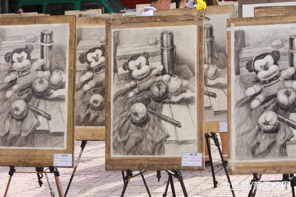 美术高中生暑假作品展启幕 郝小学