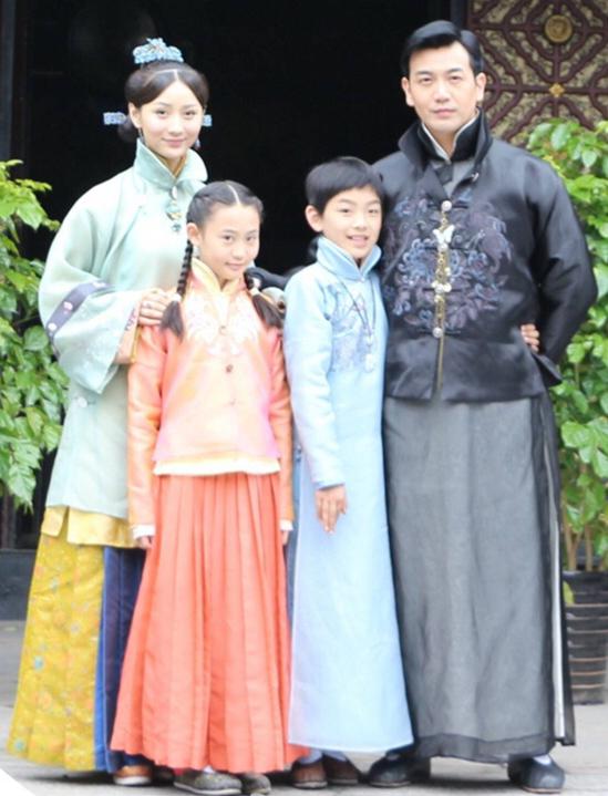 14岁参演62部影视剧,和邓伦撞脸,现在被白百何