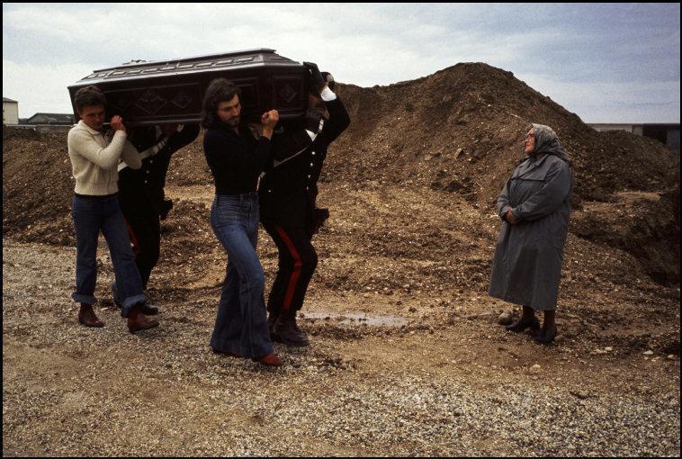 老照片:1976年意大利的地震 多个城镇被夷为平