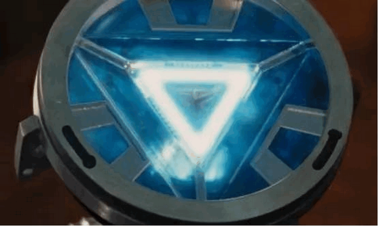 《复联4》中钢铁侠的胸前反应炉有修真风,对付