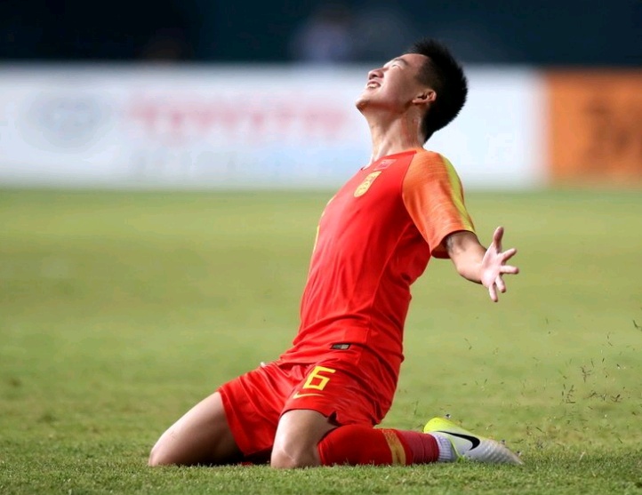 中国男足创造亚运小组赛最佳战绩,避开韩国有