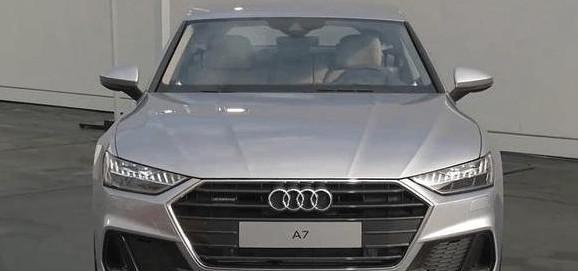 国内首款新A7已亮相上海，网友：宝马7系最不想见到的车型来了！