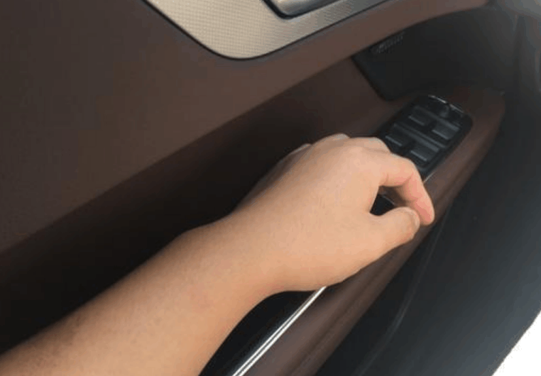 开车的时候男人为什么喜欢把左手放在车窗外? 有什么特别用意吗?