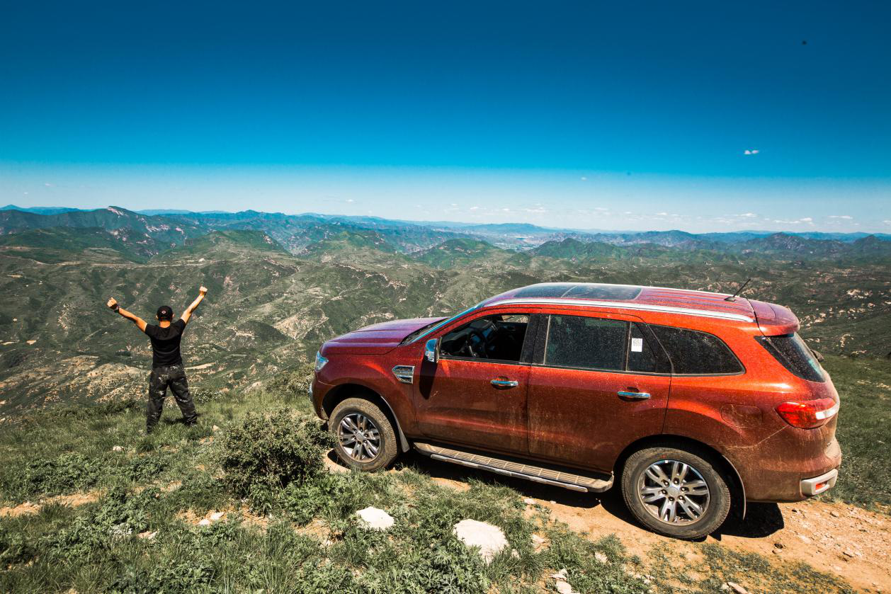 撼路者“邂逅”后城大石头，来一次探秘绝壁之旅！