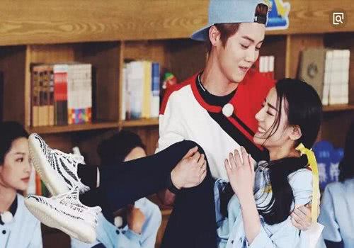 鹿晗公主抱的四位女星,景甜尴尬、迪丽热巴娇