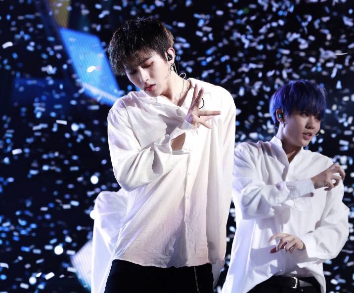 偶练100人合照图片