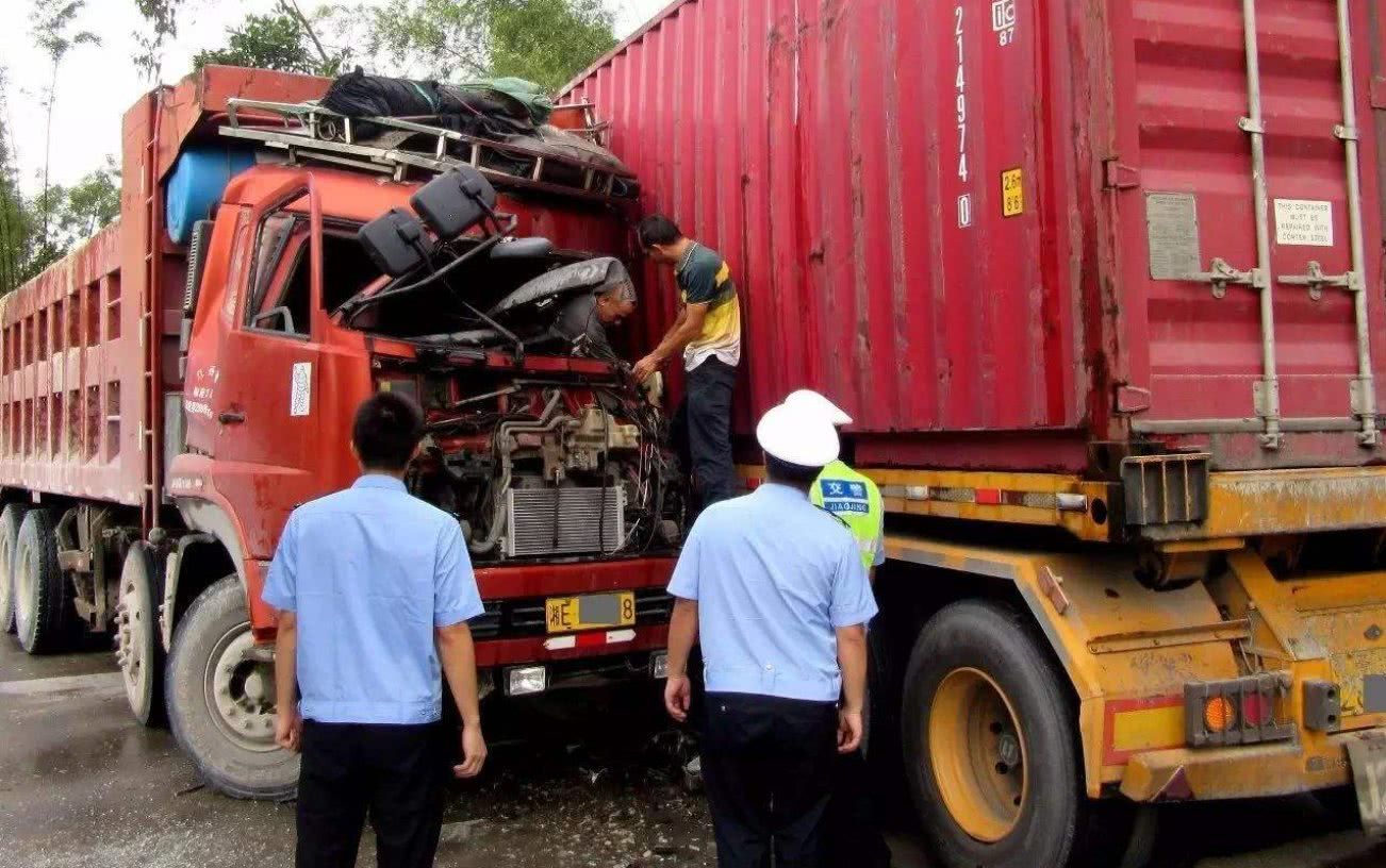 救护车马警察消防猜成语_救护车卡通图片(2)