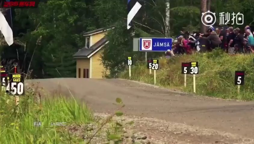 WRC世界拉力锦标赛各种飞跳的镜头十分精彩，那飞坡的时候是加油们保持车身...