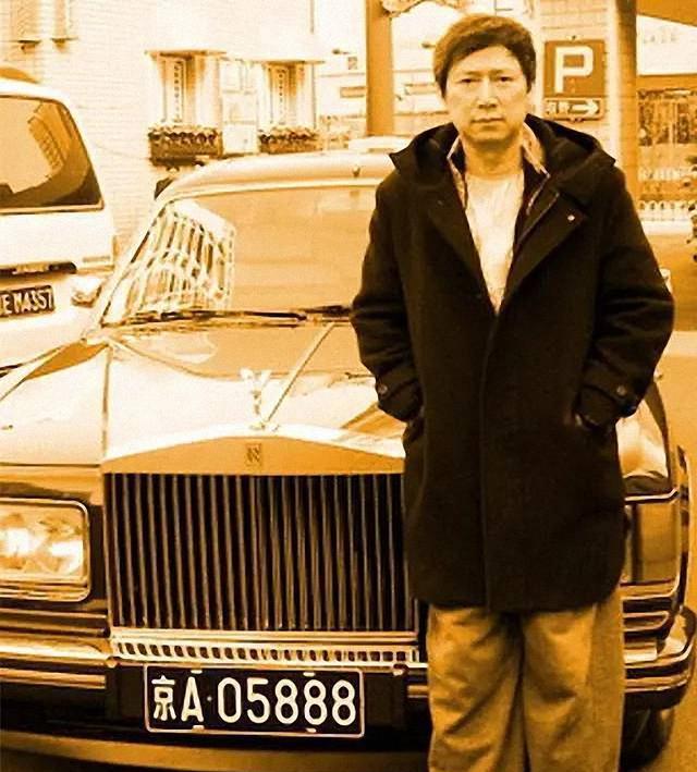 中国首位劳斯莱斯车主, 继承妻子70亿遗产, 现