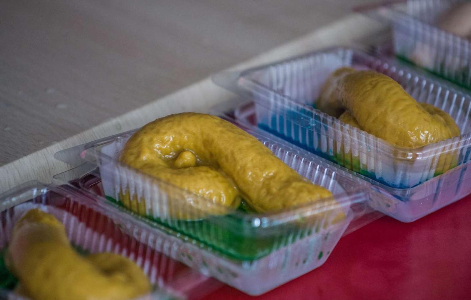 最逼真的大便蛋糕, 引爆泰国甜点市场, 是吃屎还是在吃蛋糕?