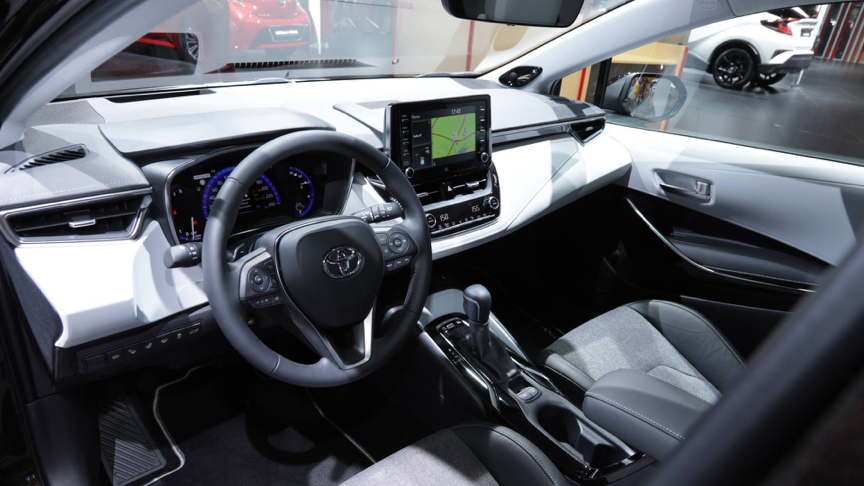 巴黎车展实拍|卡罗拉旅行版发布,看完后对全新卡罗拉满怀憧憬