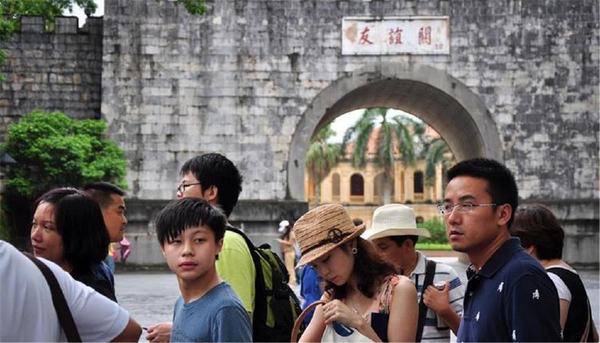 越南人到中国7日游,第2天都回去了,吐槽:钱带少