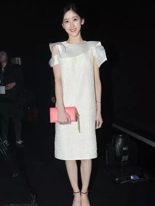 章泽天的好衣品都是钱砸出来的, 不过她的鞋子