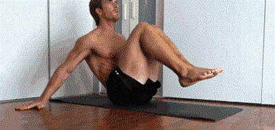 反向卷腹要点：平躺于地面，利用腹部发力，屈膝收腿向上抬起。