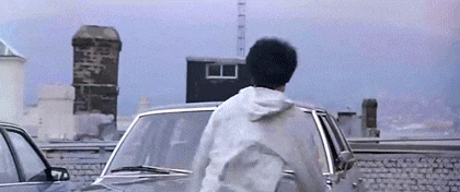 搞笑: 妹子, 你自拍前请长点心吧, 后面那是啥, 被人看到多尴尬