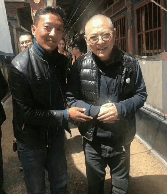55岁"李连杰"西藏朝圣, 容颜再次老去20岁!