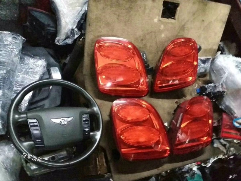 挖掘机一响，很多人举起手机，陈田村拆迁，神奇的汽配城将成历史