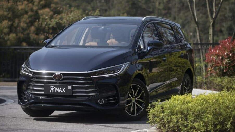 4月销量出炉, 宋MAX碾压宝骏730, 两倍差距为它打下扎实基础