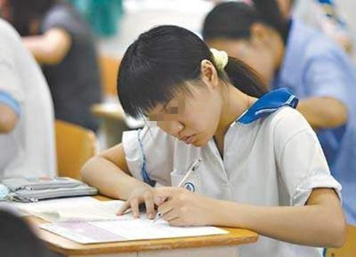 女儿夸别人妈妈好,妈妈生气,女儿:你夸别人孩子