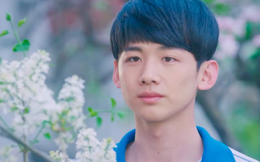 白敬亭两部新剧都是演男主:女主却一人被骂惨,一人备受期待