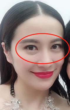 叶璇与胡杏儿合照吓人，网友：脸全僵了