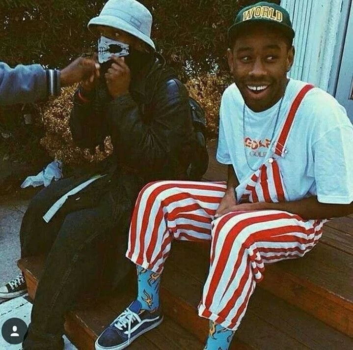 今年流行把裤子背身上