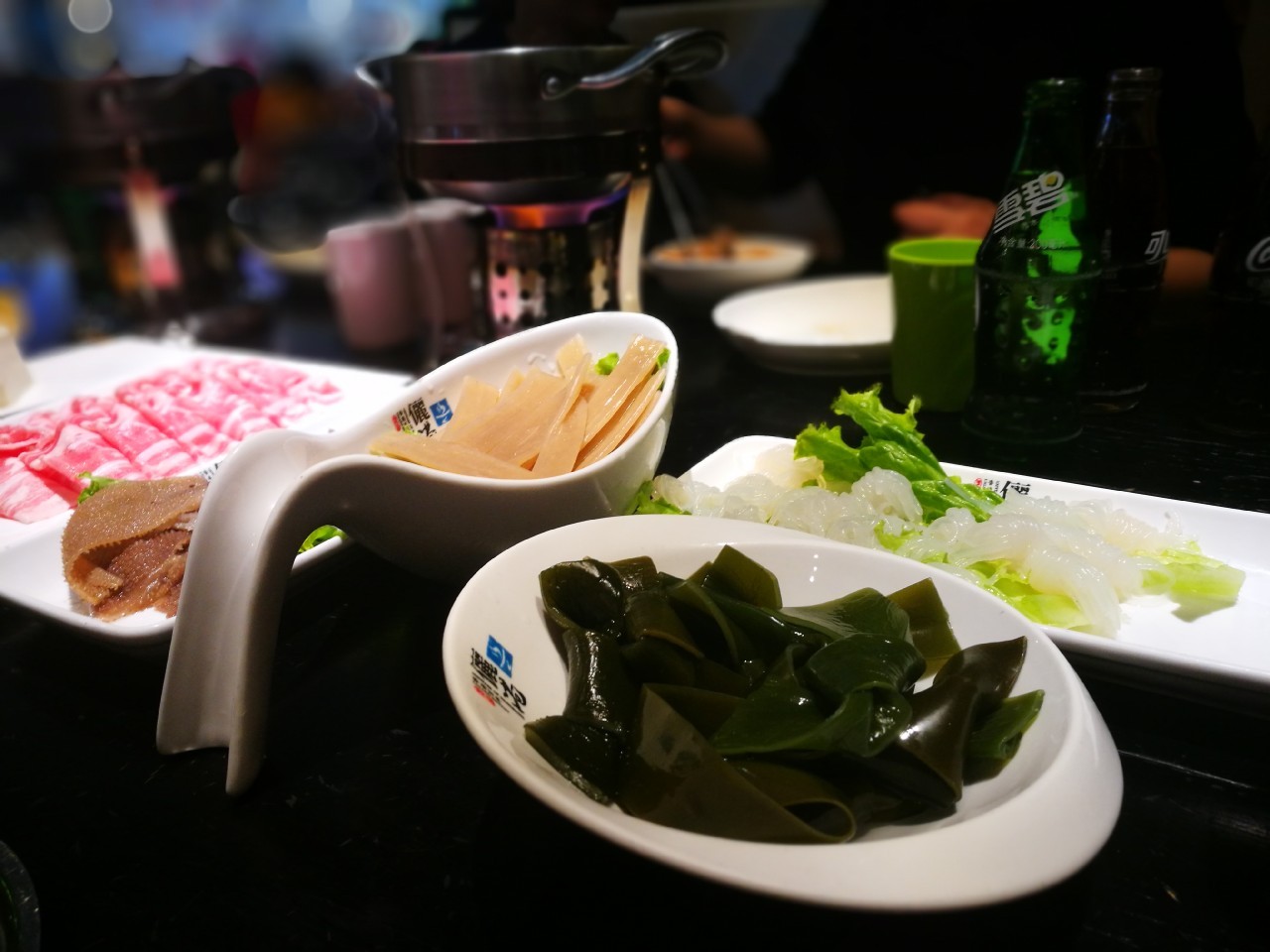 清明节假期最后一天,撸火锅酗可乐(luò),一醉方