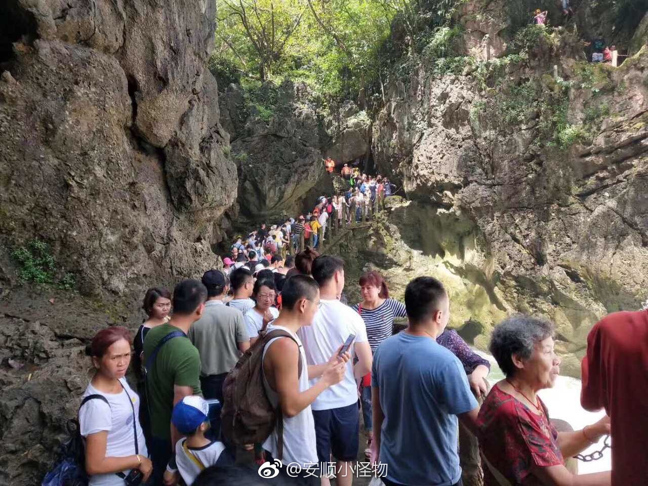 最近景区人流量饱和请错峰出行