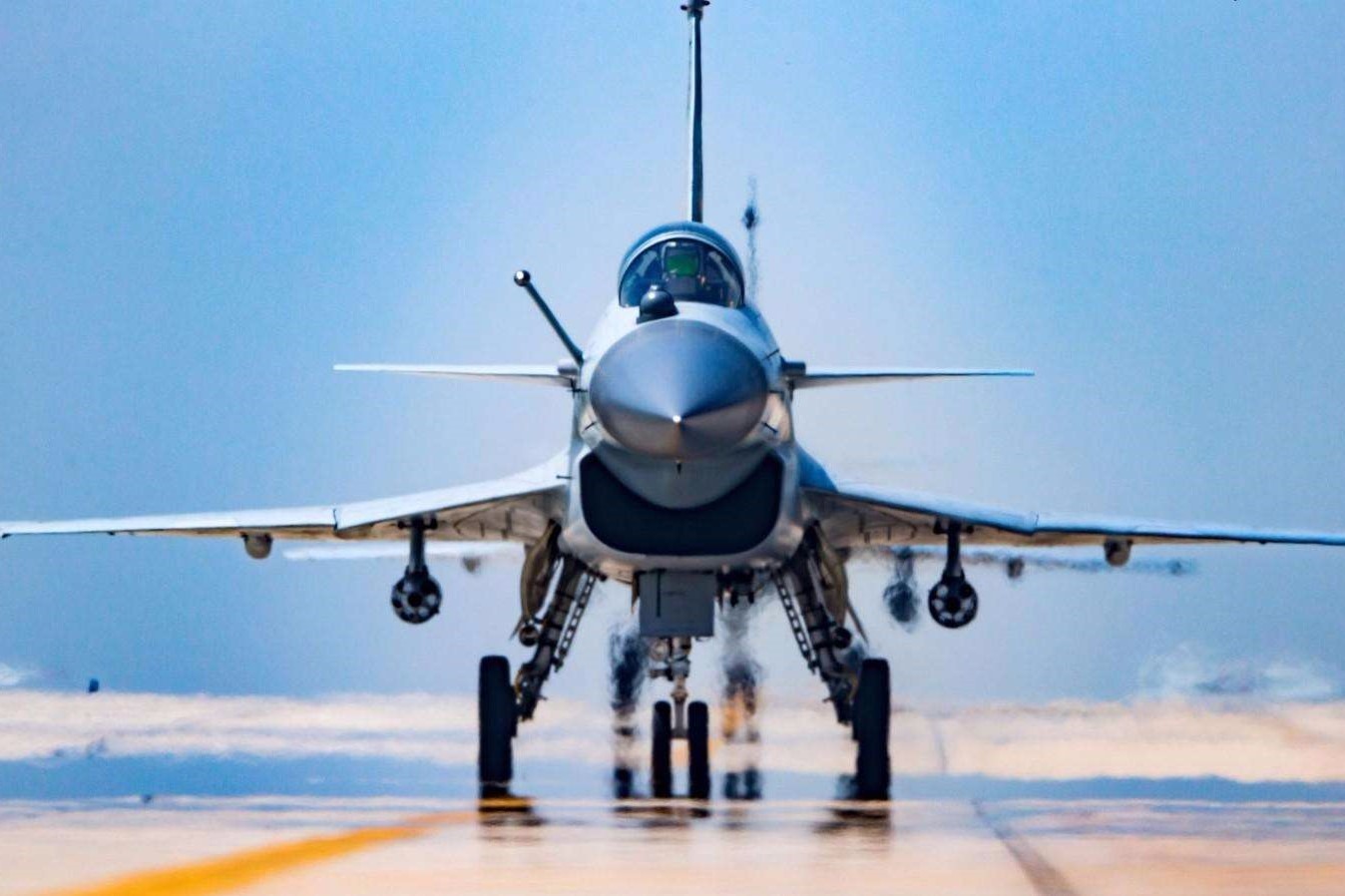 作为中国空军的主力战机之一,歼10A歼10B和歼