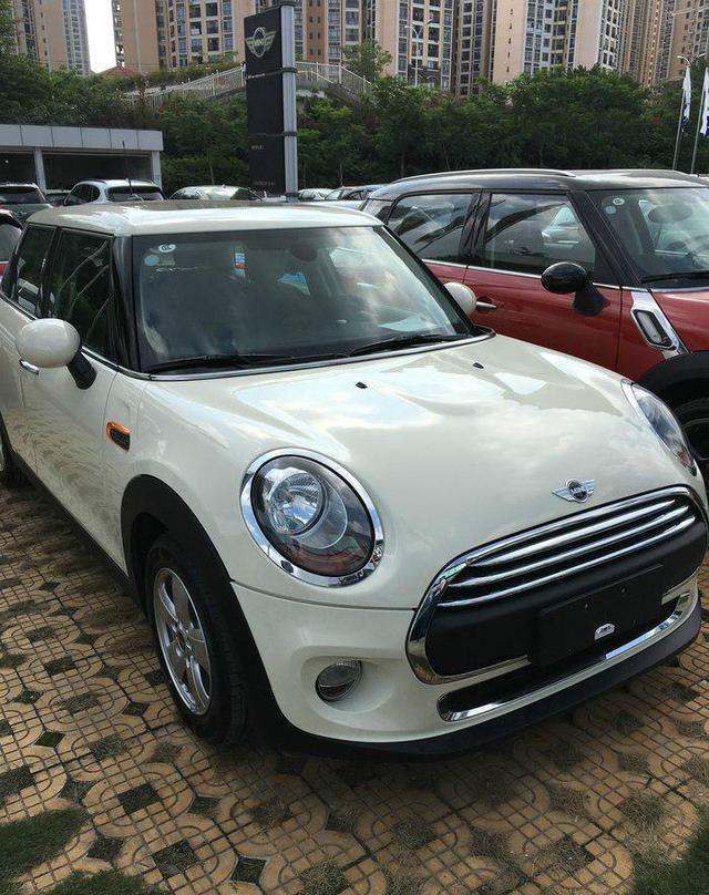 80后小夫妻怒提小四轮，2016款mini五门版提车作业