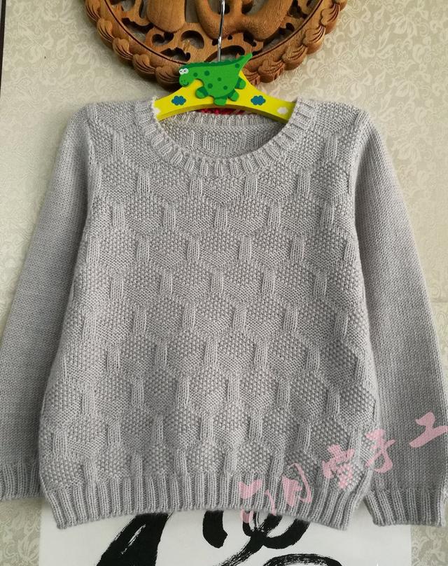 改版小猪班纳男童棒针圆领毛衣 可织亲子装的棒针花样,简单易学