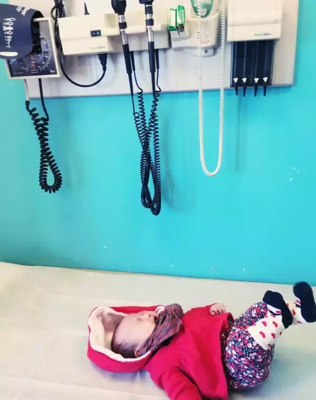 婴儿不发烧,没咳嗽,只是嘴里吐泡泡就肺炎了?