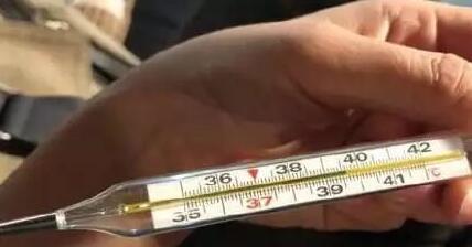 体温计40度真实照片,体温计发烧40度一图片 黄晓明高烧40度仍坚持拍戏, 随后让粉丝不要担心, 网友: 戏精!