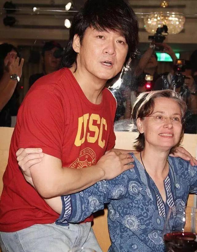 周华健销声匿迹原因曝光，背后不为人知的心酸，但却连成龙都羡慕