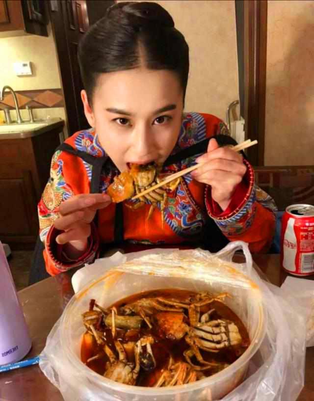 论明星假吃:黄圣依尴尬,关晓彤假到离谱,但我最服的还是baby!