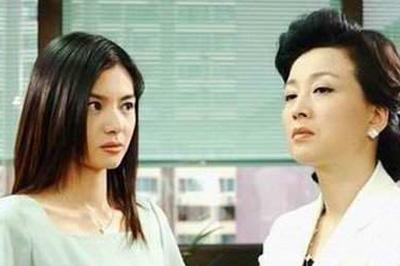 婆婆嫌弃我是农村姑娘要求婚前财产公证,我笑