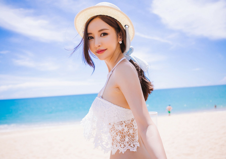 时尚比基尼泳衣小姐姐凸凹曼妙的曲线,纤细的腰肢