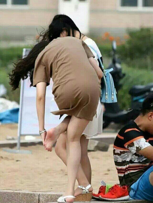 裙摆在空中飞舞, 到底是风的不正经, 还是裙摆的太飘逸